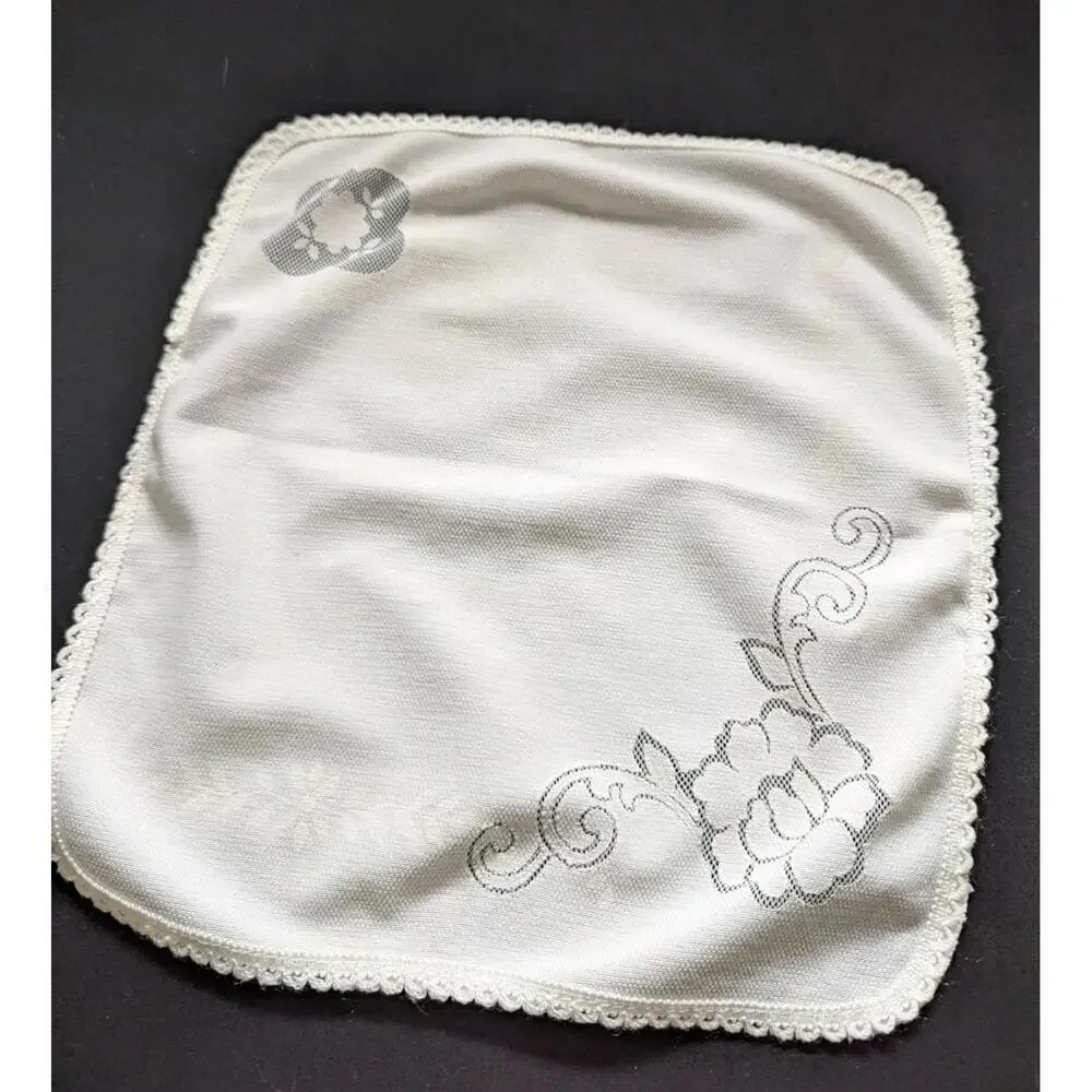 Vintage Floral Design Scalloped Edge Ecru White Napkins Perfect Set Of 4
